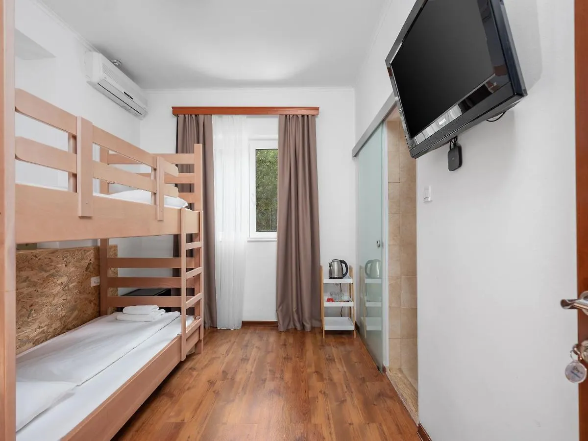 Stay In Meta Mate Split 3*,  Croatia